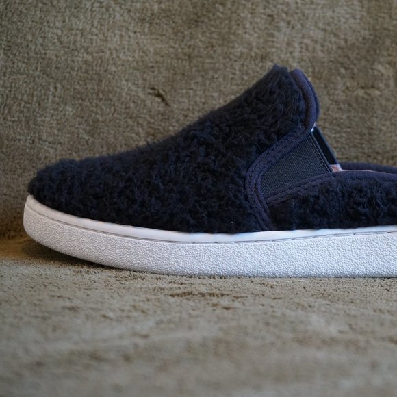 UGG LUCI SLIP ON SNEAKERS SLIPPERS 10 - Picture 2 of 7